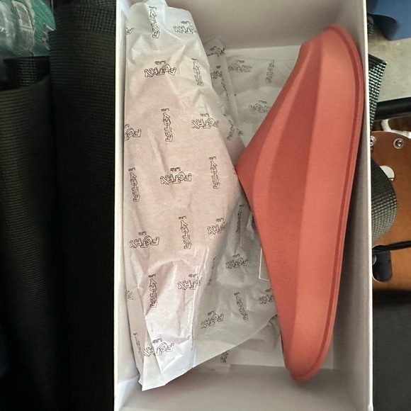 FCTRY LAB KNIGHT RNR SLIDE - Picture 8 of 12